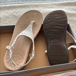 Vionic Women's White Sandals